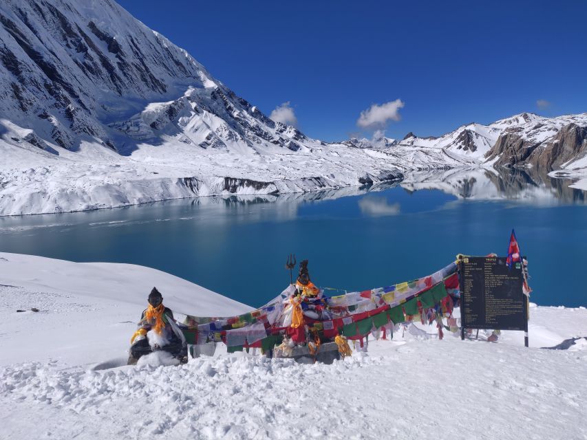 Trekkers crossing Thorong La pass on the Annapurna Circuit